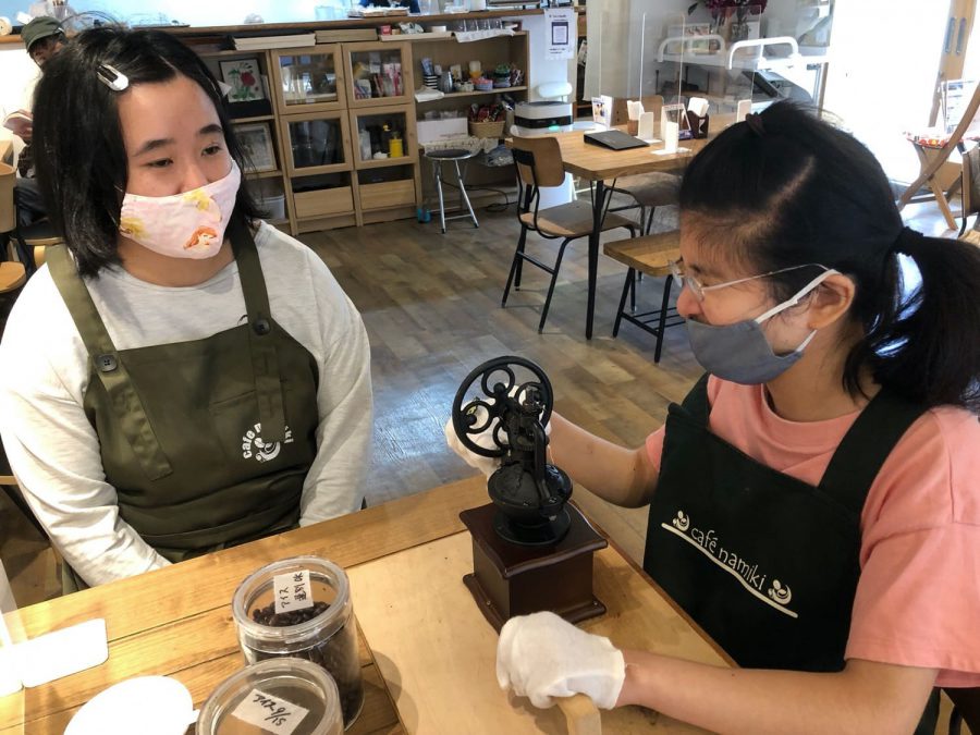 「生活介護事業所　波輝」に通う障がいのある人たち